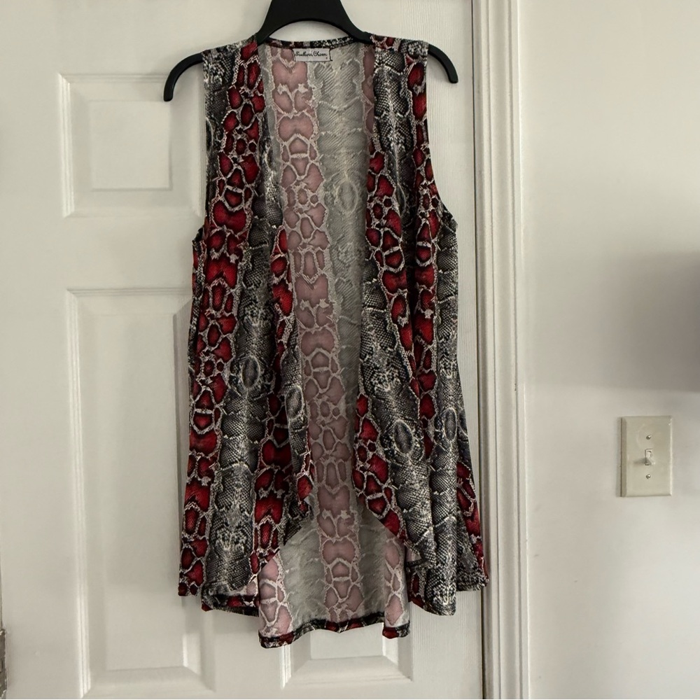 Sleeveless Snake-Print Open Front Vest - Red & Black